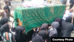 The coffin of Farkhunda, known by only one name, was carried to the graveyard by women's rights activists amid crowds of men. 