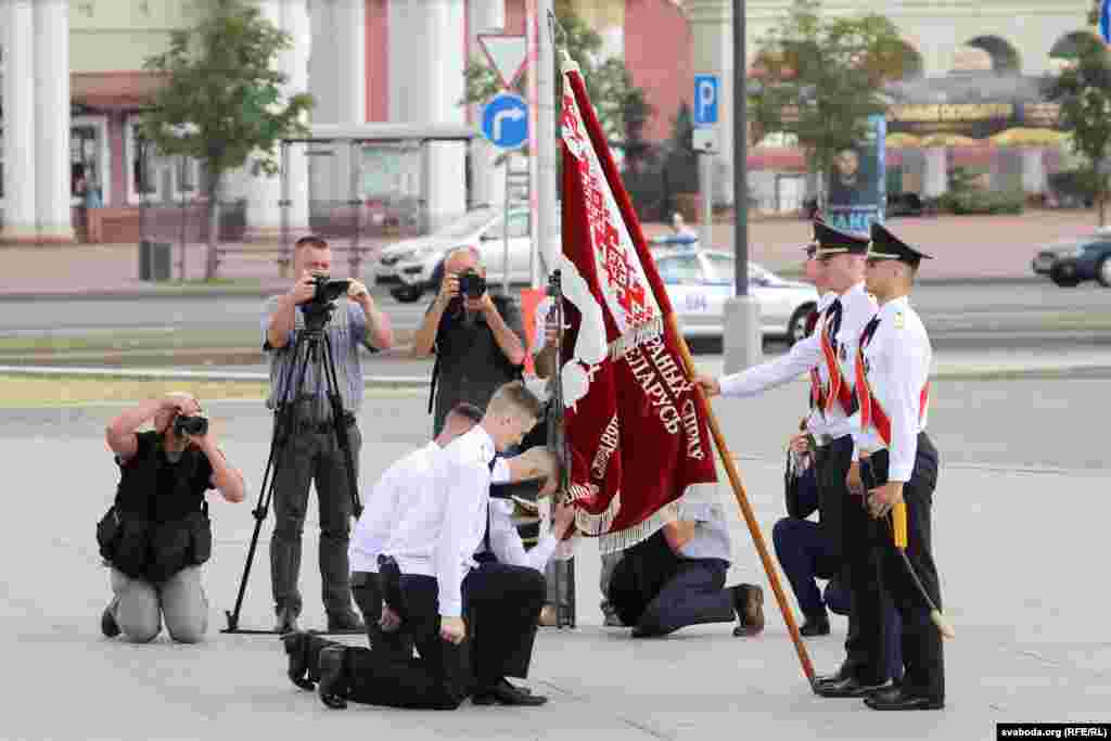 Разьвітаньне са штандарам акадэміі