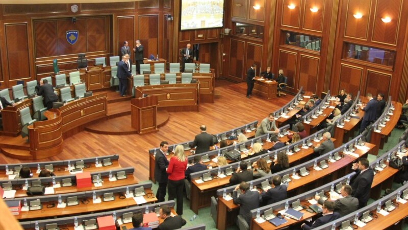 Kuvendi ende në terr informativ rreth deportimit të shtetasve turq