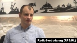 Сам Євген Карась зеперечив свою наближеність до президентського політтабору