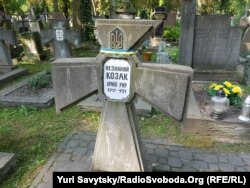 Могила Невідомого солдата Армії УНР на українському військовому кладовищі у Варшаві