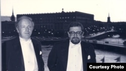 Иосиф Бродский и Лев Лосев на Нобелевской церемонии в Стокгольме