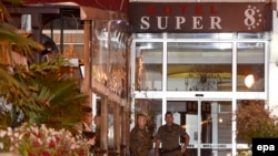 Hoteli Super 8 në Shkup është në karantinë pasi ka vdekur mysarifi nga Ebola