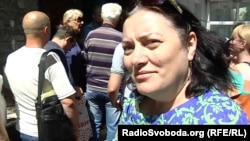 Жительница Донецка в очереди за российским паспортом