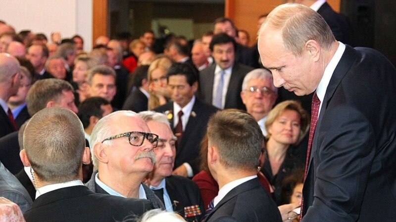 Россия: Владимир Путин присвоил Никите Михалкову звание Героя Труда