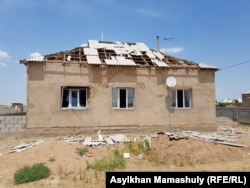 Жарылыс болған қоймадан бір километр қашықтағы тұрғын үйлер. Арыс қаласы, Түркістан облысы, 29 маусым 2019 жыл.
