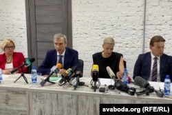 Павел Латушко (второй слева) и Мария Колесникова (вторая справа) на пресс-конференции представителей Координационного совета оппозиции