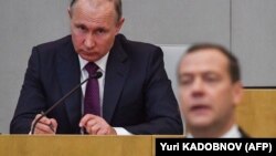 Владимир Путин и Дмитрий Медведев на заседании Госдумы, 8 мая 2018 г.