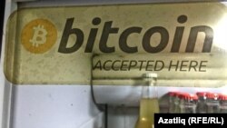 EU -- Bitcoin sign in Prague bar, 13Aug2017