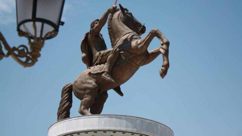 Отстранување или легализација на спомениците од „Скопје 2014“? 