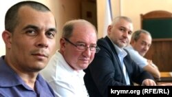 Ільмі Умеров з адвокатами в суді, архівне фото