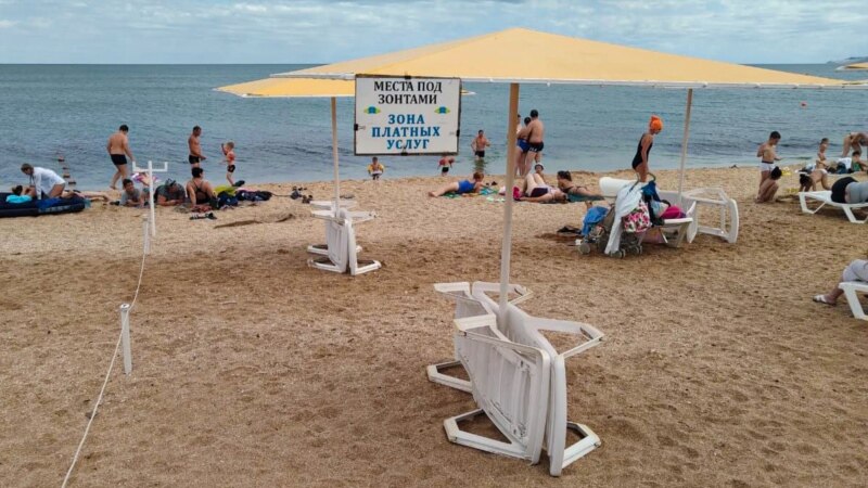 Без туалетов и спасателей: пляжи Феодосии во время пандемии