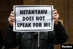 "Нетаньяху не говорит от моего имени" – акция противников визита израильского премьера в США у посольства Израиля в Вашингтоне, 3 марта