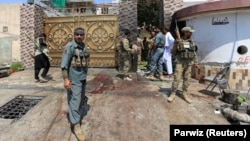 Представники силових структур Афганістану на місці нападу в Джалалабаді, 30 серпня 2017 року