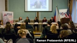 RFE/RL fellows discuss media freedom in Europe's front-line states at the U.S. embassy in Prague on March 22, 2018.