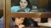 Участницы панк-группы Pussy Riot в Хамовническом суде. Слева направо: Надежда Толоконникова, Екатерина Самуцевич, Мария Алехина.