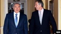 Ұлыбритания премьер-министрі Тони Блэр (оң жақта) және Қазақстан президенті Нұрсұлтан Назарбаев. Лондон, 21 қараша 2006 жыл.