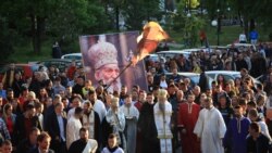 U Nikšiću je večeras (12. maja) organizovano neprijavljeno masovno javno okupljanje vjernika i sveštenstva SPC