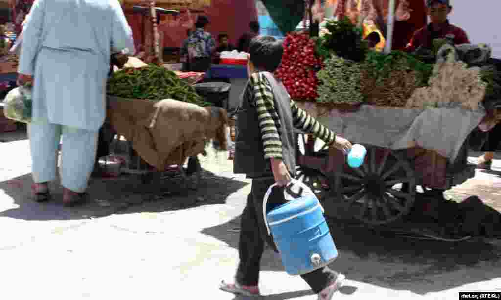 Afghanistan – Afghan Labor kids in Kabul city