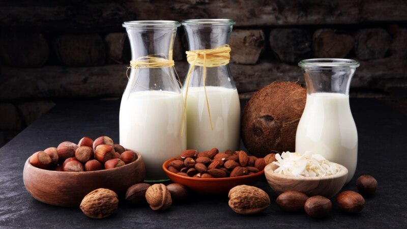 سویا، بادام یا نارگیل؛ کدام شیر گیاهی را مصرف کنیم؟