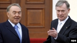 Германия президенті Хорст Келер (оң жақта) мен Қазақстан президенті Нұрсұлтан Назарбаев. Берлин, 31 қаңтар 2007 жыл. 