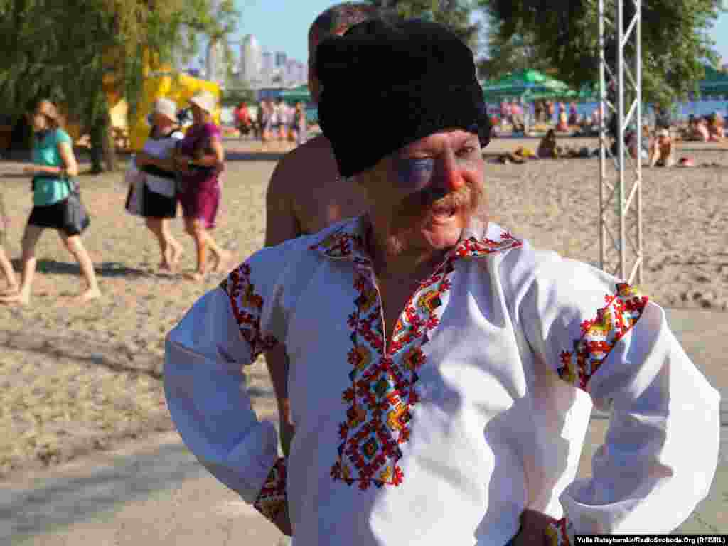 Участник костюмированного шоу в Днепропетровске.