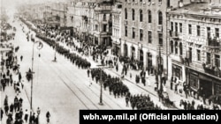 Парад українських і польських військ у Києві на Хрещатику після звільнення міста від більшовиків, 9 травня 1920 року