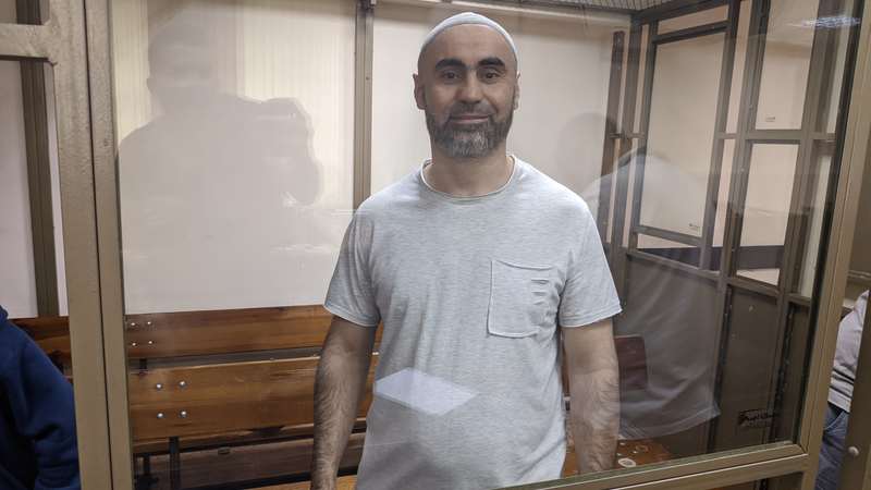 Rusiye mahkemesi qırımlı Kantimirovnıñ SİZO-da bulunğan müddetini apis cezasına qoşmaqtan red etti – faaller
