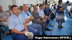 Участники заседания комиссии по земельной реформе. Кызылординская область, 2 июля 2016 года.