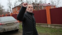 Руслан Кутаев после освобождения из заключения по обвинению в проведении несогласованной с властями научной конференции, посвященной депортации чеченцев и ингушей. Чечня, 20 декабря 2017 года