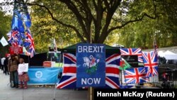 Breksit tərəfdarları Londonda parlament önündə etiraz edir, 28 oktyabr, 2019-cu il