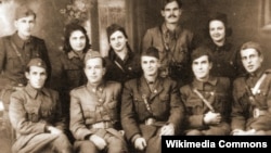Методија Андонов Ченто со група македонски партизани.