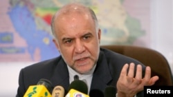 بیژن نامدار زنگنه، وزیر نفت ایران.