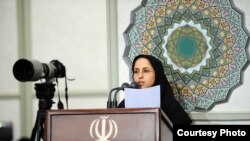 Sahar Mehrabi, a student, gave a speech on the problems in Iran in a meeting with Ali Khamenei