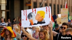 Протест в Хельсинки накануне встречи Путина и Трампа