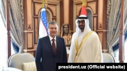 Uzbek President Shavkat Mirziyoev (left) attends a welcoming ceremony in Abu Dhabi on March 25.