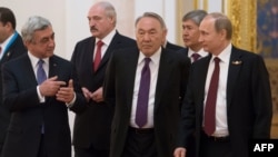 Russia -- The presidents of Armenia, Belarus, Kazakhstan, Kyrgyzstan and Russia enter a hall during a Eurasian Economic Union summit in Moscow, 8May2015.