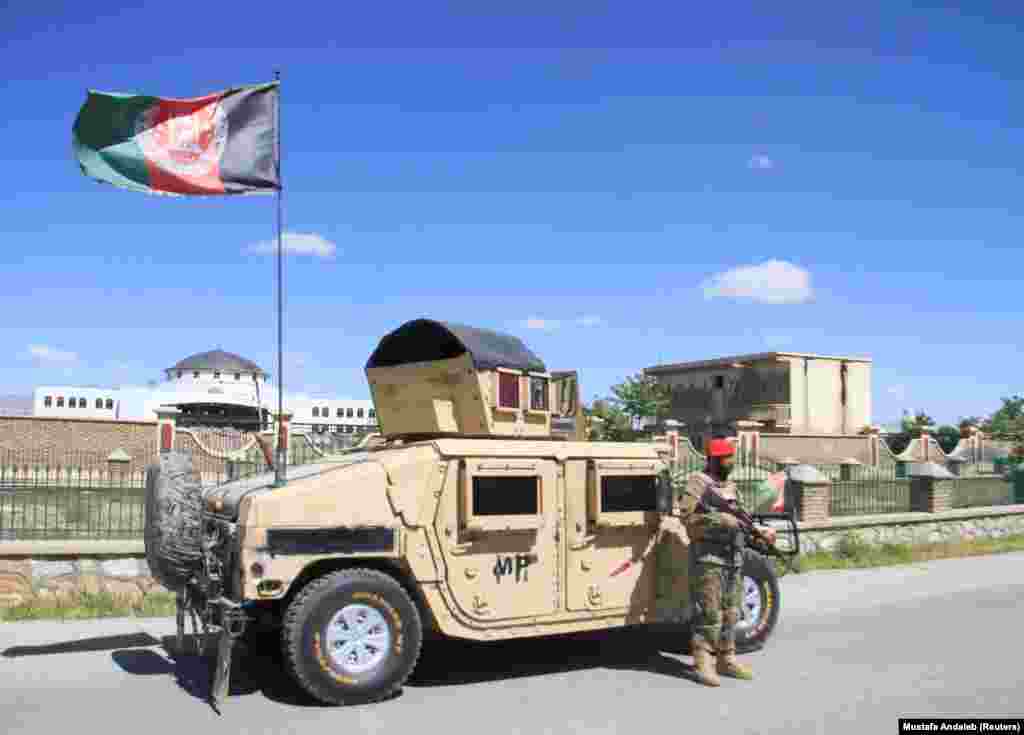АВГАНИСТАН - Обединетите нации денеска апелираа за намалување на насилството во Авганистан, истакнувајќи дека е зголемен бројот на загинати цивили поради судирите на талибанците со авганистанските безбедносни сили.