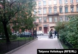 "The government, instead of organizing new parks and squares, is destroying the existing ones," says Yaroslav Kostrov of the NGO Central Region For Comfortable Living about plans to build a new Dostoyevsky wing on this leafy plot in the city.
