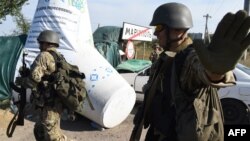Украинские военнослужащие у городской границы Мариуполя, 4 сентября 2014 года