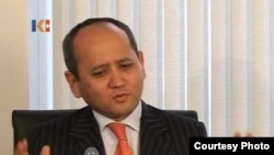 Оппозиционный политик и бизнесмен Мухтар Аблязов дает интервью телеканалу "К-плюс".