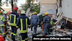 Ігор Клименко розповів, що вибух стався, за попередніми даними, в районі шостого поверху, причини наразі встановлюються