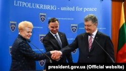 Президент Литви Даля Грібаускайте з президентом Польщі Анджеєм Дудою і президентом України Петром Порошенко в Любліні 22 лютого 2019 року