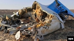 Кырсыка кабылган орусиялык Airbus А-321 учагынын сыныктары. Египет,31-октябрь 