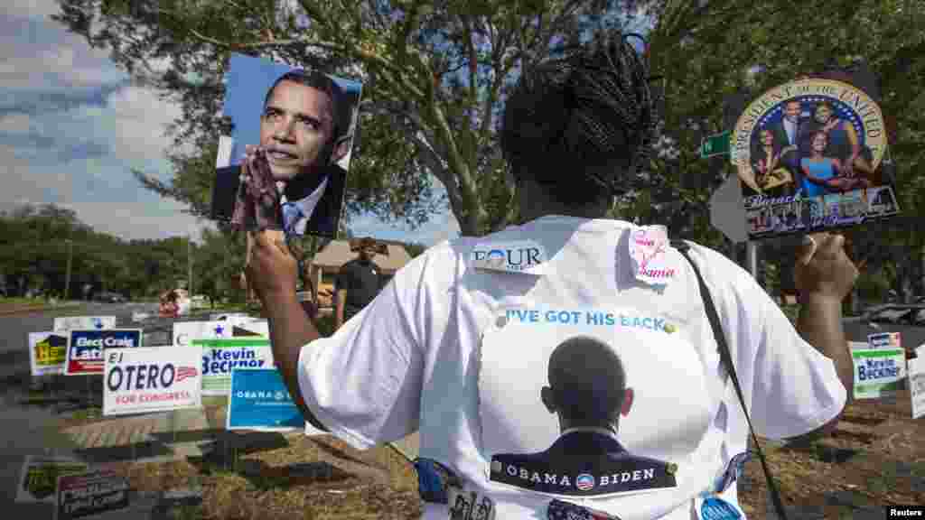 Tonya Lewis, susținătoare a președintelui Barack Obama, la un centru de vot din Tampa, Florida