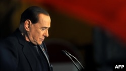 După demisia sa din 2011, Berlusconi aproape că a dispărut de pe scena publică, în ciuda unor reveniri ocazionale.