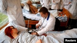 Студенты медицинского университета (иллюстративное фото)