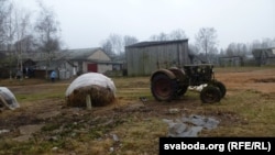 Разабраны трактар – нібыта пэрсанаж з далёкай і такой блізкай савецкай мінуўшчыны