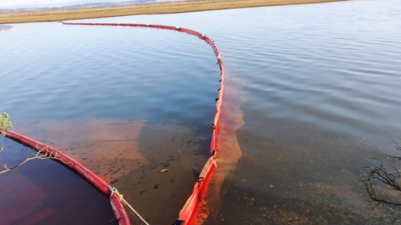 Росприроднадзор выявил загрязнение нефтепродуктами  акватория потока в Астрахани