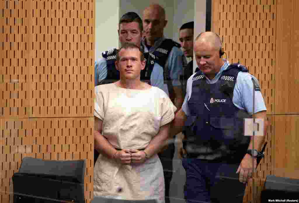 НОВ ЗЕЛАНД - Австралиецот Брентон Тарант, кој уби 51 лице во напад на две џамии во Крајстчерч во Нов Зеланд, е осуден на доживотен затвор без можност за условна слобода.